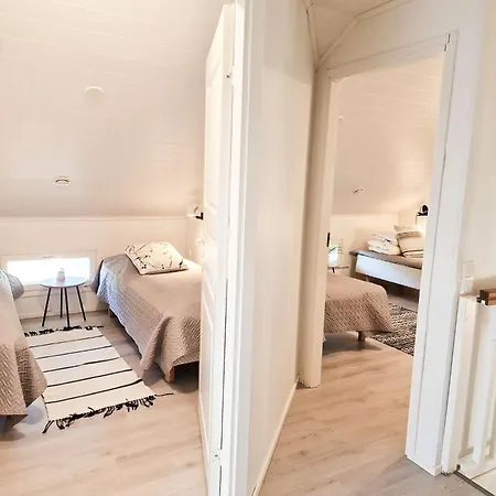 Kaepylinna B - 9 Hloe, Himos Laensihuippu Ski-inout